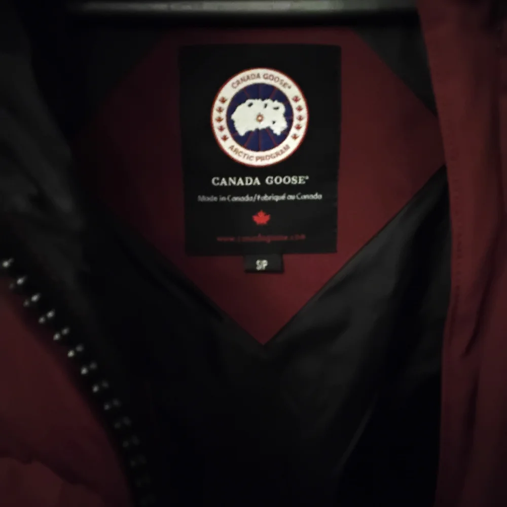 Canada Goose Women's Burgundy Jacket - Picture 2 of 12